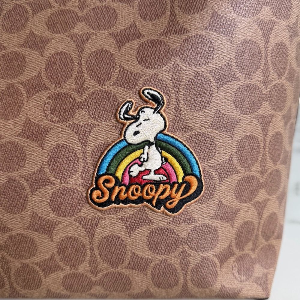 NWOT Coach X Peanuts City Tote In Signature Canvas With Patches CBJ91 Tan Snoopy - Picture 15 of 16